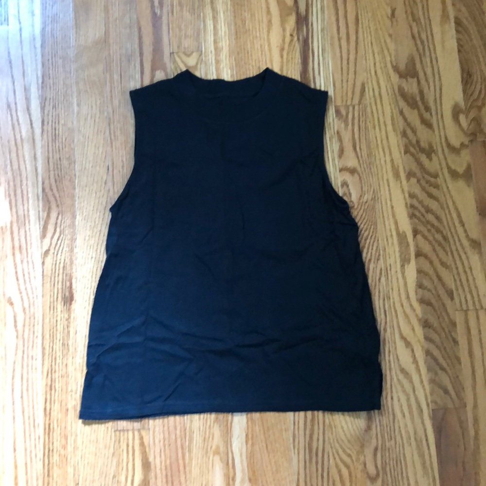 Everlane black muscle tee